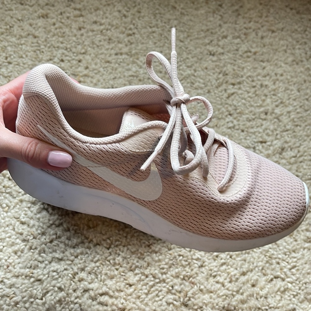 Nike Tanjun running shoes